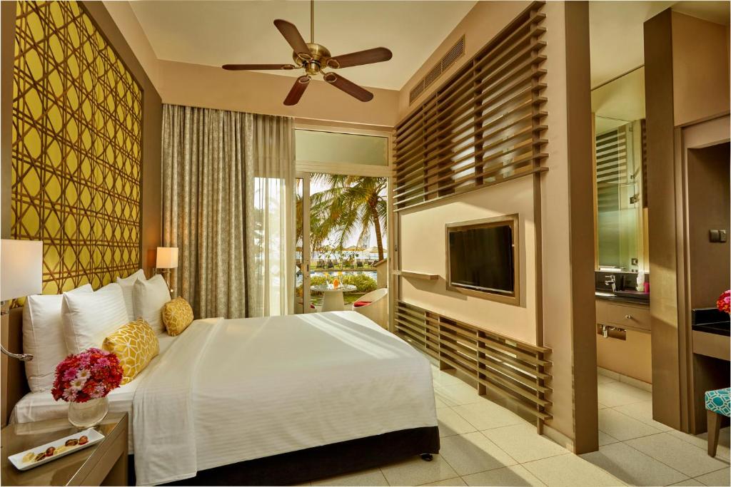 Двухместный (Номер Делюкс с кроватью размера «king-size» и видом на море) отеля Heritance Negombo, Негомбо