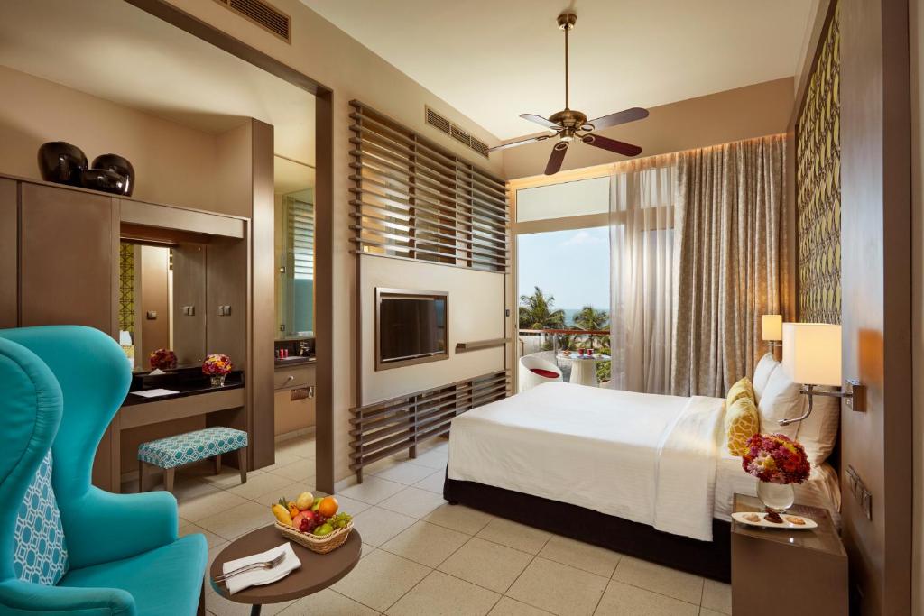 Двухместный (Улучшенный номер Делюкс с кроватью размера «king-size» и видом на море) отеля Heritance Negombo, Негомбо