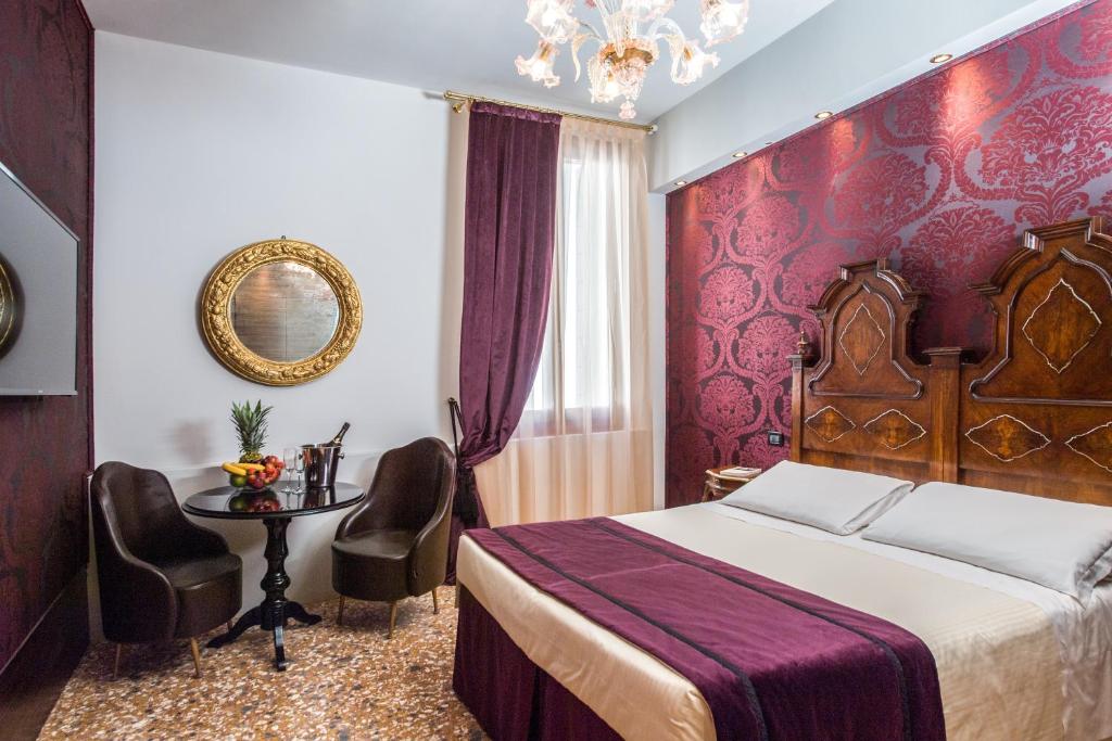 Двухместный (Улучшенный номер) гостевого дома Locanda Leon Bianco, Венеция