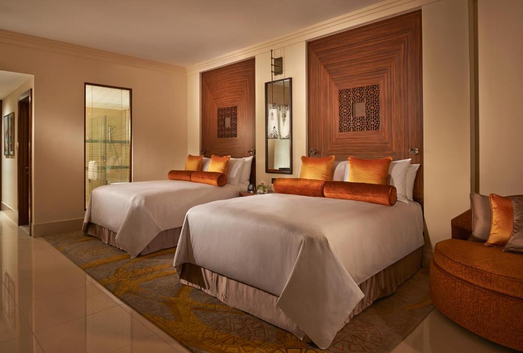 Двухместный (Номер Fairmont Heritage с 2 кроватями размера «queen-size» и балконом) курортного отеля Fairmont The Palm, Дубай