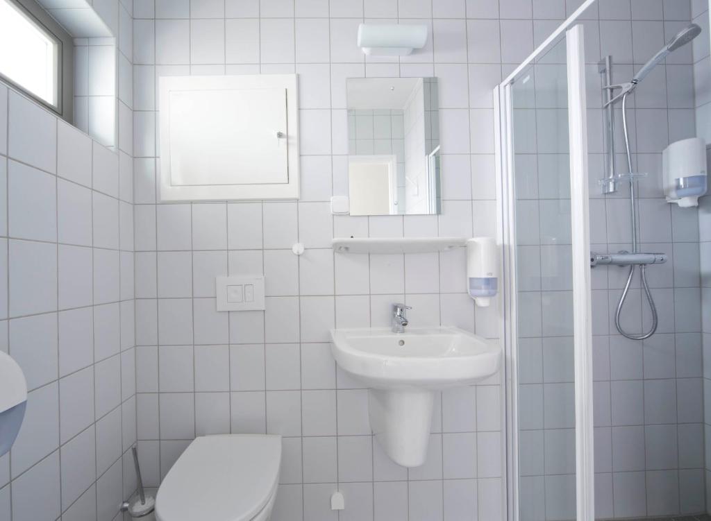 Одноместный (Одноместный номер с ванной комнатой) хостела Oslo Vandrerhjem Haraldsheim, Осло