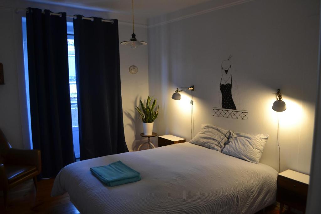 Двухместный (Большой двухместный номер с 1 кроватью и общей ванной комнатой) хостела Goodnight Hostel, Лиссабон