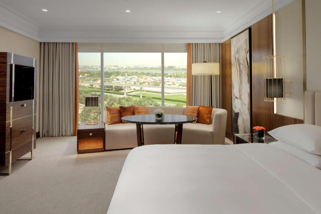 Двухместный (Номер «Гранд» Workcation, в стоимость входит обед) отеля Grand Hyatt Dubai, Дубай