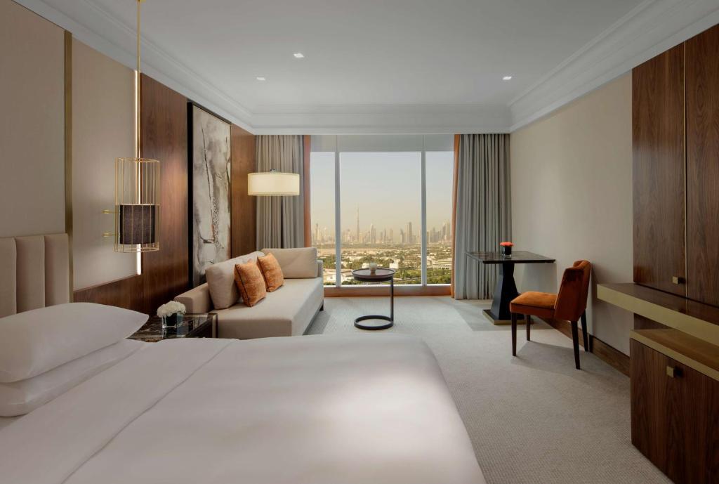 Двухместный (Клубный номер с видом на городской пейзаж) отеля Grand Hyatt Dubai, Дубай