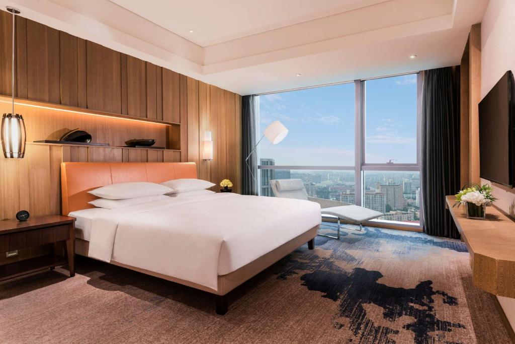 Двухместный (Клубный номер с кроватью размера «king-size») отеля Hyatt Regency Shanghai Wujiaochang, Шанхай