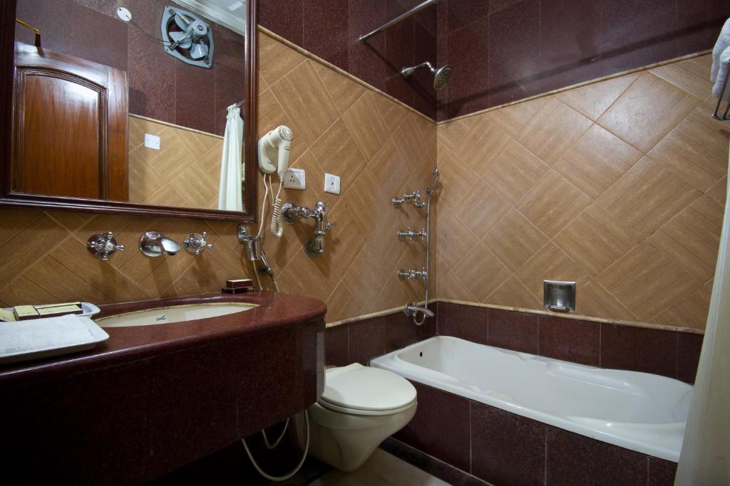 Двухместный (Двухместный номер Делюкс с 1 кроватью или 2 отдельными кроватями) отеля Hotel Sunstar Grand, Нью-Дели