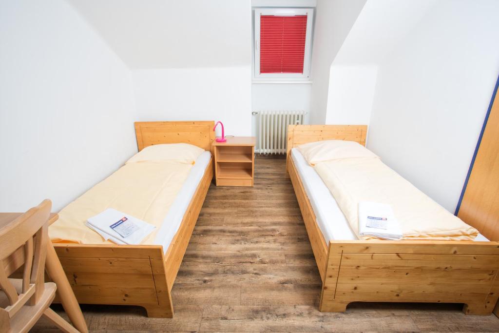 Двухместный (Двухместный номер с 2 отдельными кроватями и душем) хостела YoHo - International Youth Hostel, Зальцбург