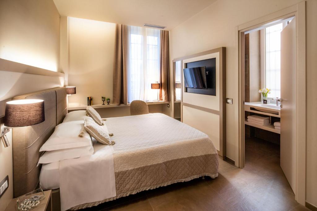 Двухместный (Двухместный номер с 1 кроватью или 2 отдельными кроватями, вид на город - Дополнительное здание) отеля Hotel Savoia, Алассио