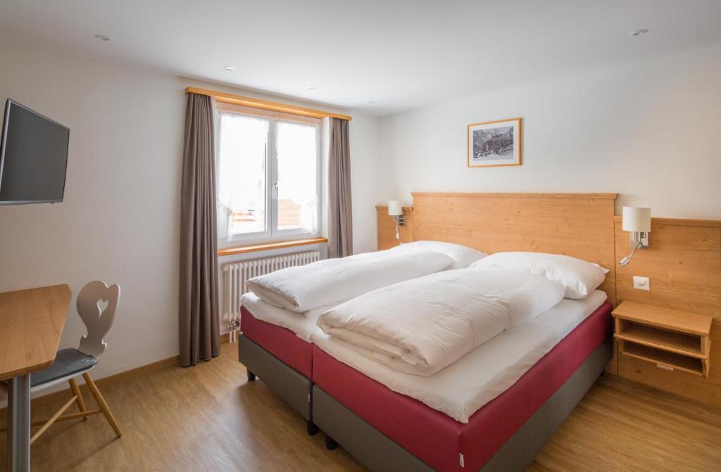 Двухместный (Бюджетный двухместный номер с 1 кроватью) отеля Hotel Edelweiss Superior, Лаутербруннен
