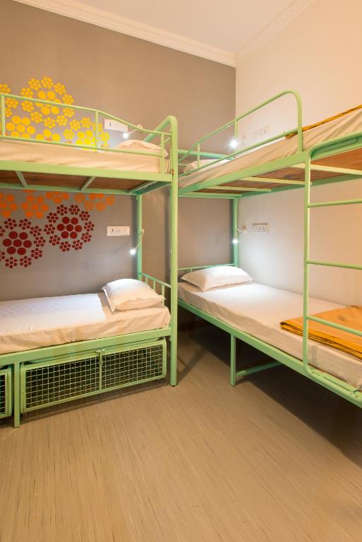 Номер (Кровать в общем 6-местном номере для мужчин и женщин) хостела Hostel Mantra, Мумбай