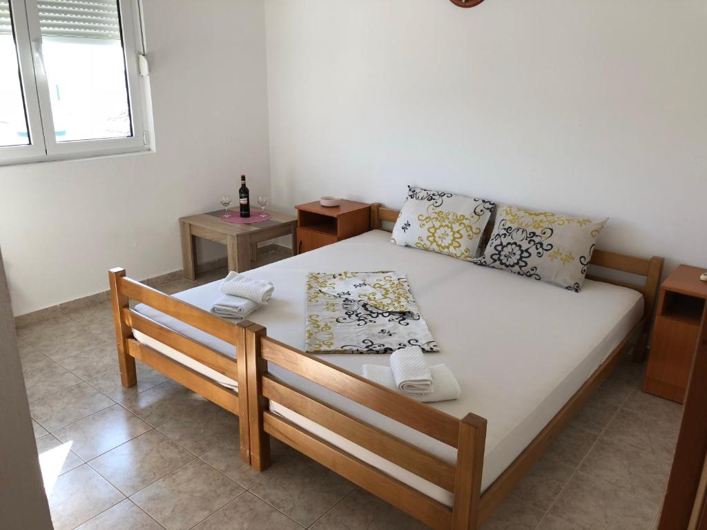 Двухместный (Двухместный номер с 1 кроватью или 2 отдельными кроватями и видом на море) гостевого дома Guest House Ugljevarevic, Будва