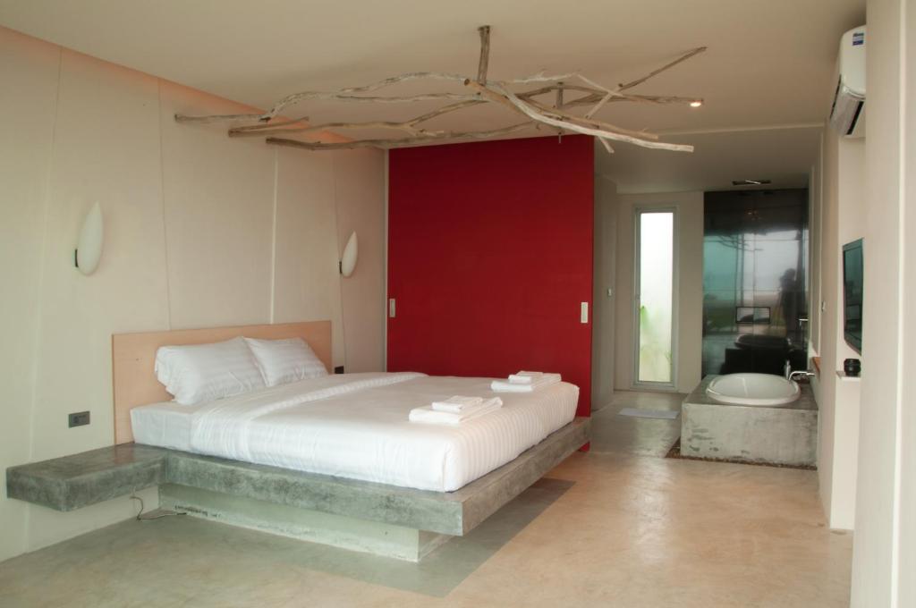 Двухместный (Двухместный номер Делюкс с 1 кроватью) курортного отеля Red Z Resort, Пхетчабури