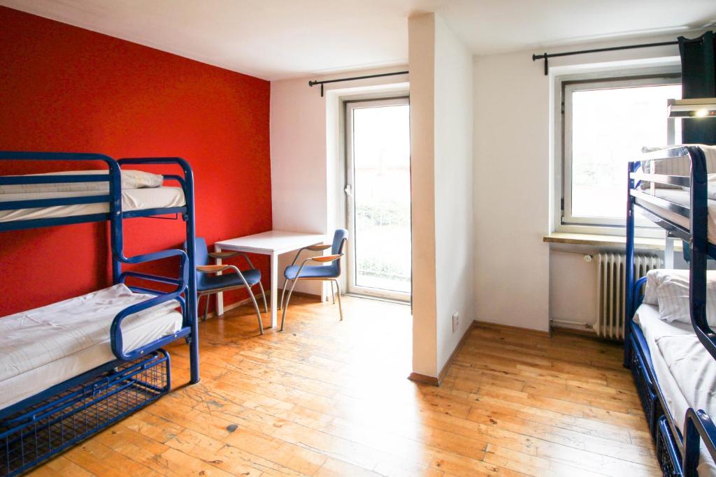 Номер (Кровать в общем 6-местном номере для мужчин и женщин) хостела 4You Hostel & Hotel Munich, Мюнхен
