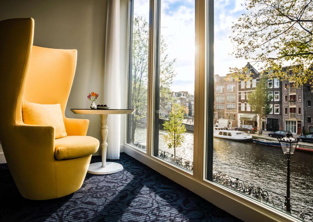 Двухместный (Номер с кроватью размера «king-size» и видом на канал) отеля Andaz Amsterdam Prinsengracht - A Hyatt Hotel, Амстердам