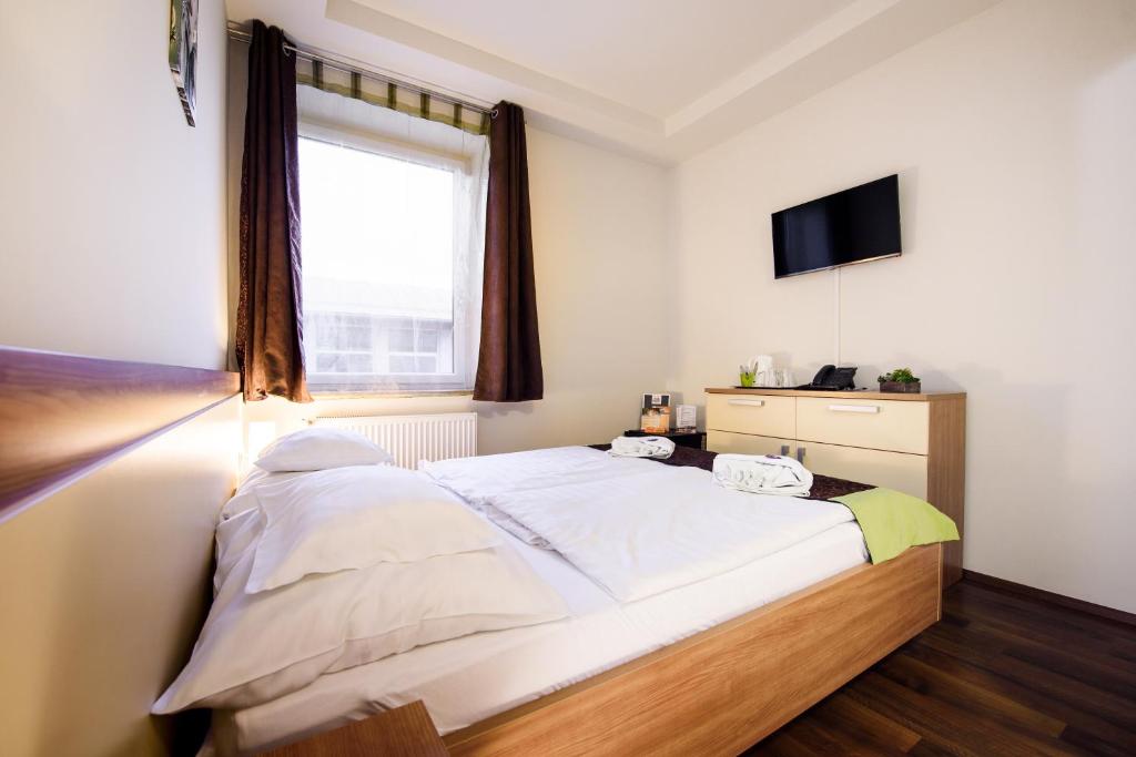 Двухместный (Стандартный двухместный номер с 1 кроватью или 2 отдельными кроватями) апарт-отеля Hotel Garzon Plaza, Дьёр