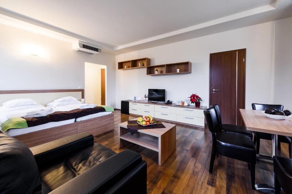 Двухместный (Улучшенный двухместный номер с 1 кроватью или 2 отдельными кроватями) апарт-отеля Hotel Garzon Plaza, Дьёр