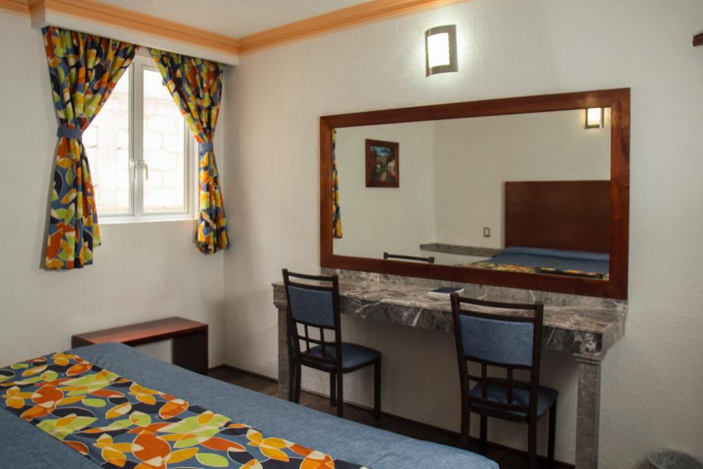 Двухместный (Улучшенный номер с кроватью размера «king-size») отеля Las Avenidas, Пачука-де-Сото