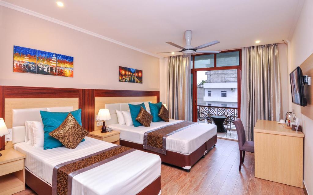 Семейный (Семейный номер Делюкс с видом на остров) гостевого дома Triton Beach Hotel & Spa, Маафуши