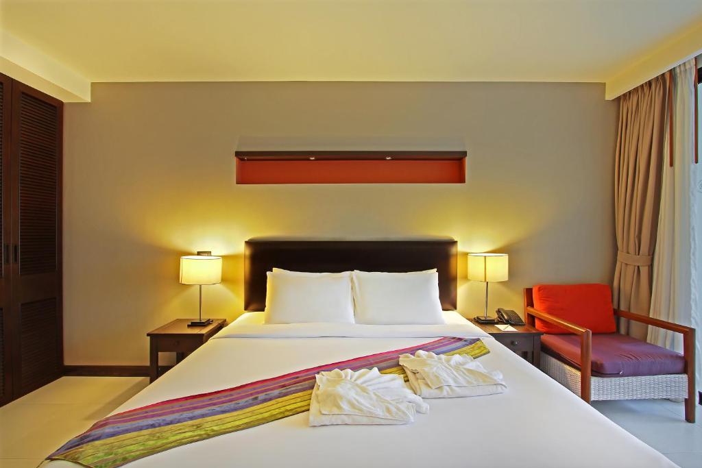 Двухместный (Двухместный номер Делюкс с 1 кроватью или 2 отдельными кроватями и видом на бассейн) отеля Hotel Serenity Hua Hin, Хуахин