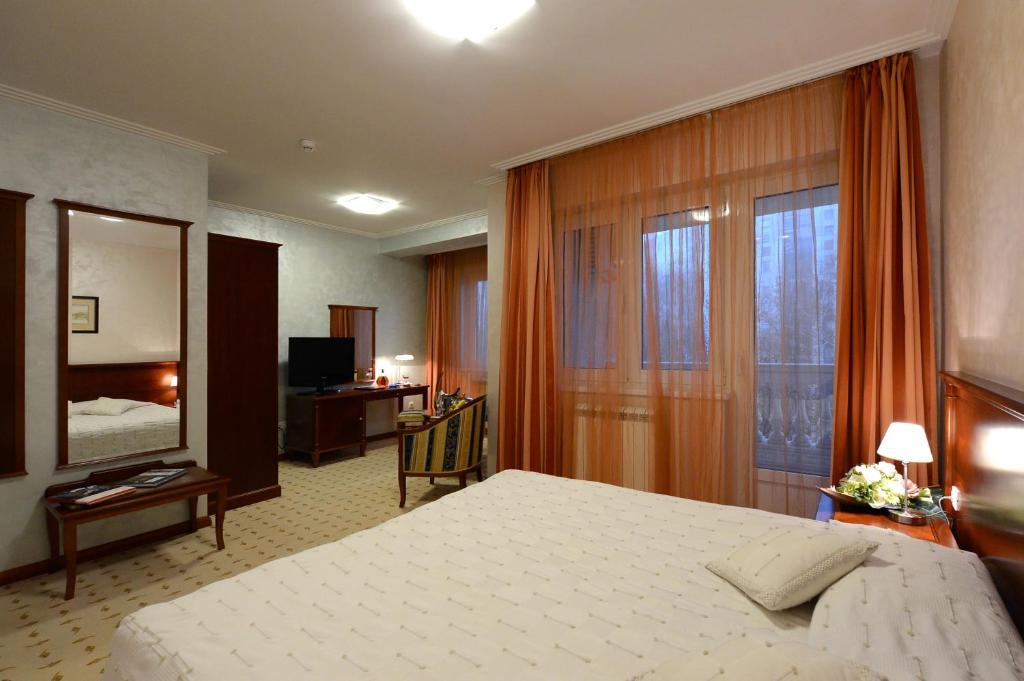 Двухместный (Улучшенный двухместный номер с 1 кроватью или 2 отдельными кроватями) отеля Hotel Orasac, Белград