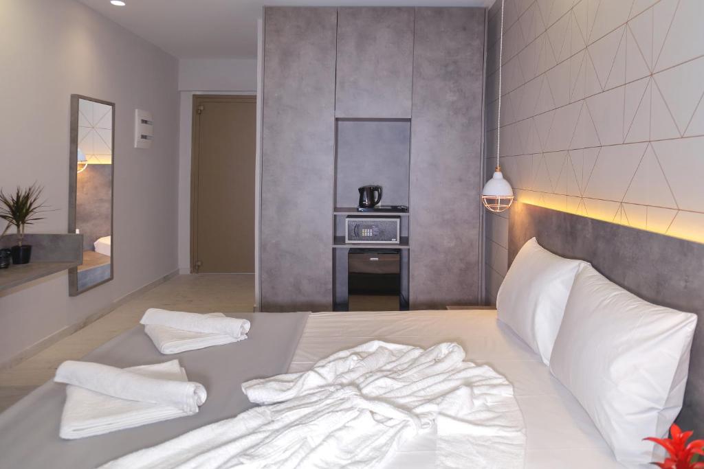 Двухместный (Улучшенный двухместный номер с 1 кроватью (для 2 взрослых и 1 ребенка)) отеля Poseidon Resort Hotel, Неос-Мармарас