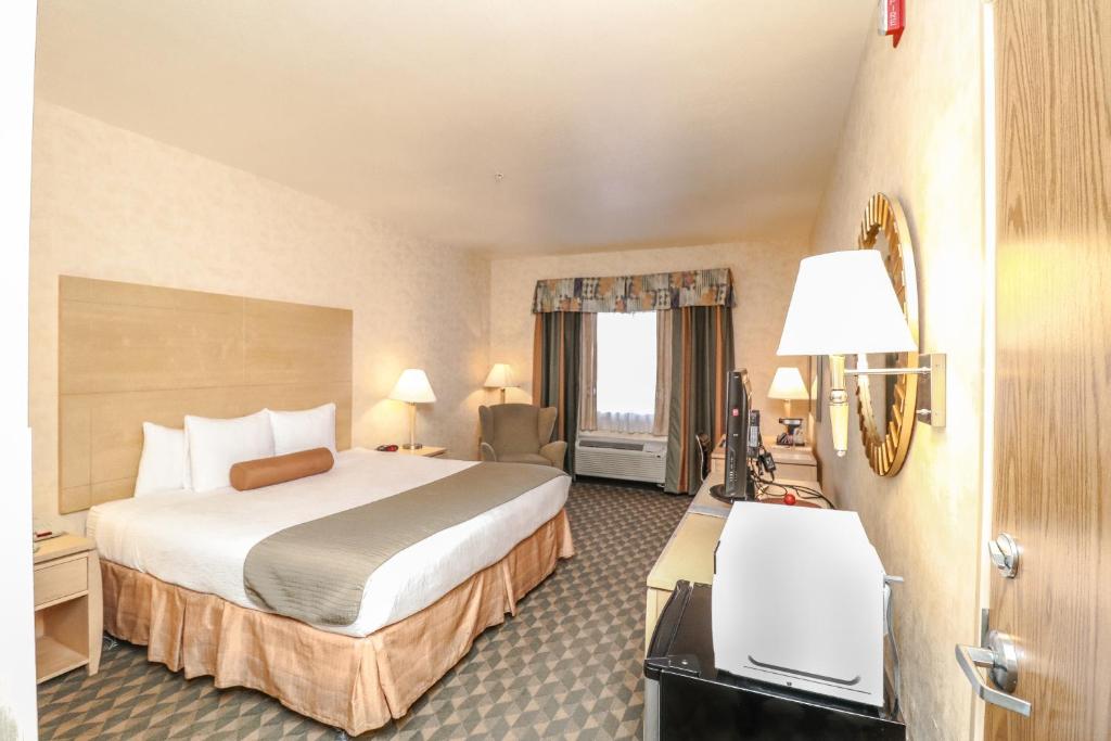 Сьюит (Люкс с кроватью размера «king-size») отеля Best Western Plus North Las Vegas Inn & Suites, Лас-Вегас