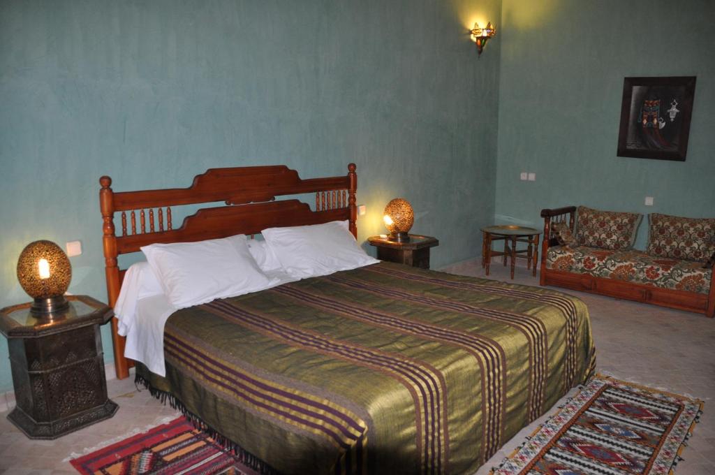 Сьюит (Королевский люкс) отеля Hotel Kasbah Azalay, Мхамид