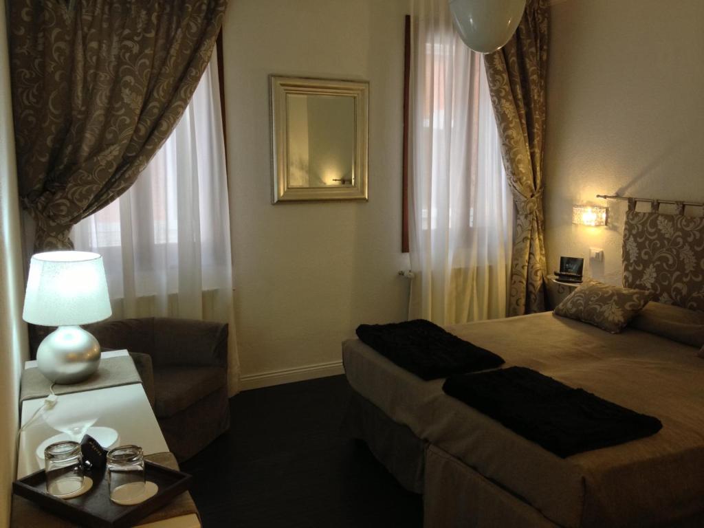 Двухместный (Улучшенный двухместный номер с 1 кроватью или 2 отдельными кроватями) апарт-отеля Albergo Marin, Венеция