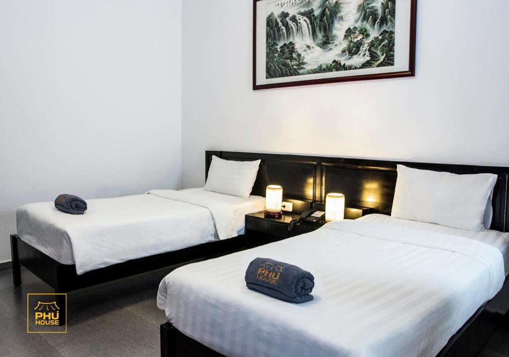 Двухместный (Стандартный двухместный номер с 1 кроватью или 2 отдельными кроватями и общей ванной комнатой) хостела Q Hao, Дуонг-Донг