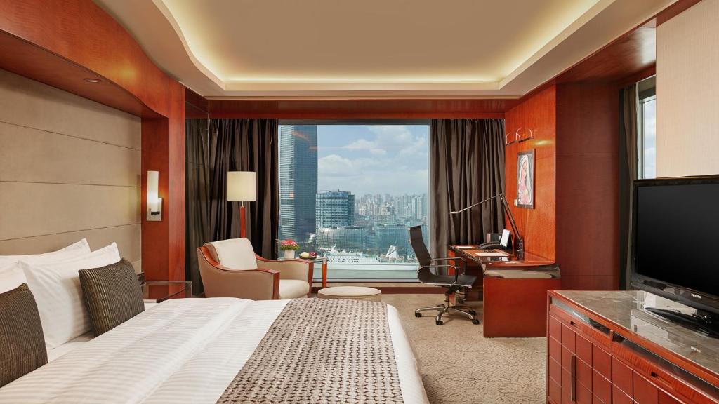 Двухместный (Club Bund View King Room) отеля Grand Kempinski Hotel Shanghai, Шанхай