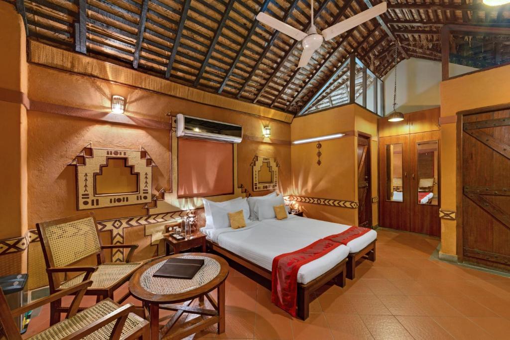 Двухместный (Двухместный номер с 2 отдельными кроватями и окном) курортного отеля Ibiza The Fern Resort & Spa, Kolkata, Калькутта