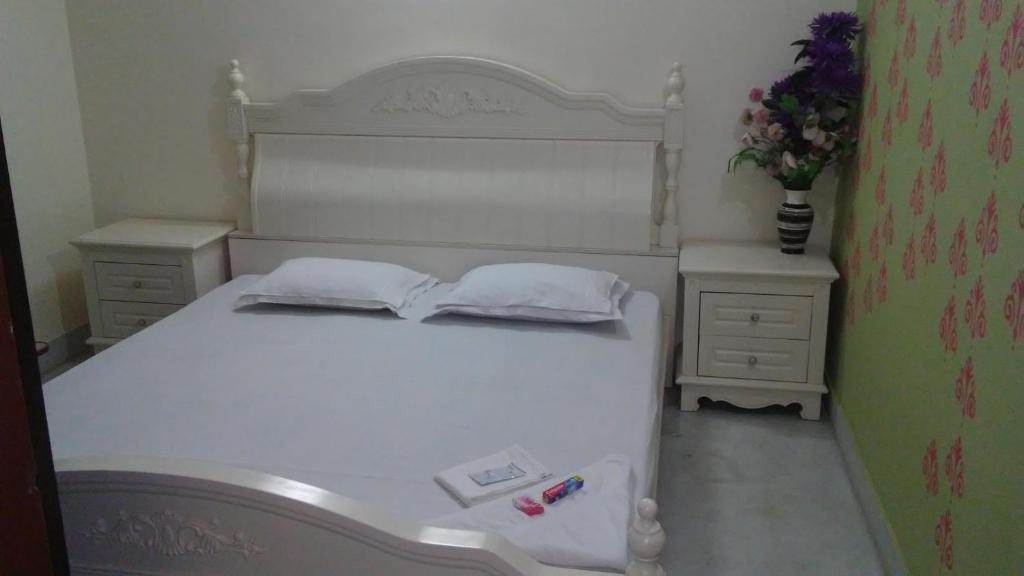 Двухместный (Двухместный номер с 1 кроватью и собственной ванной комнатой вне номера) гостевого дома Royal Guest House & Service Apartment, Калькутта