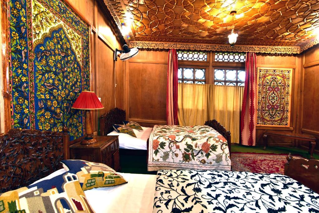 Отель Houseboat Inshallah, Сринагар