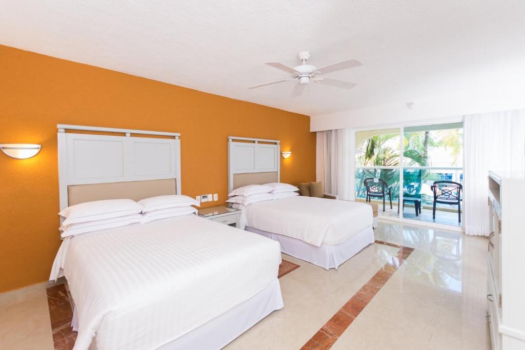 Двухместный (Двухместный номер с 1 кроватью и террасой (для 2 взрослых и 1 ребенка)) курортного отеля Occidental Costa Cancún, Канкун