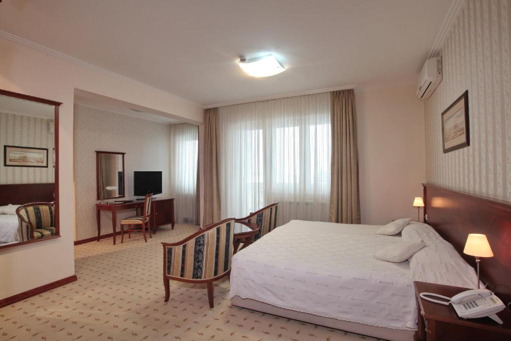 Сьюит (Люкс с 3 спальнями) отеля Hotel Orasac, Белград