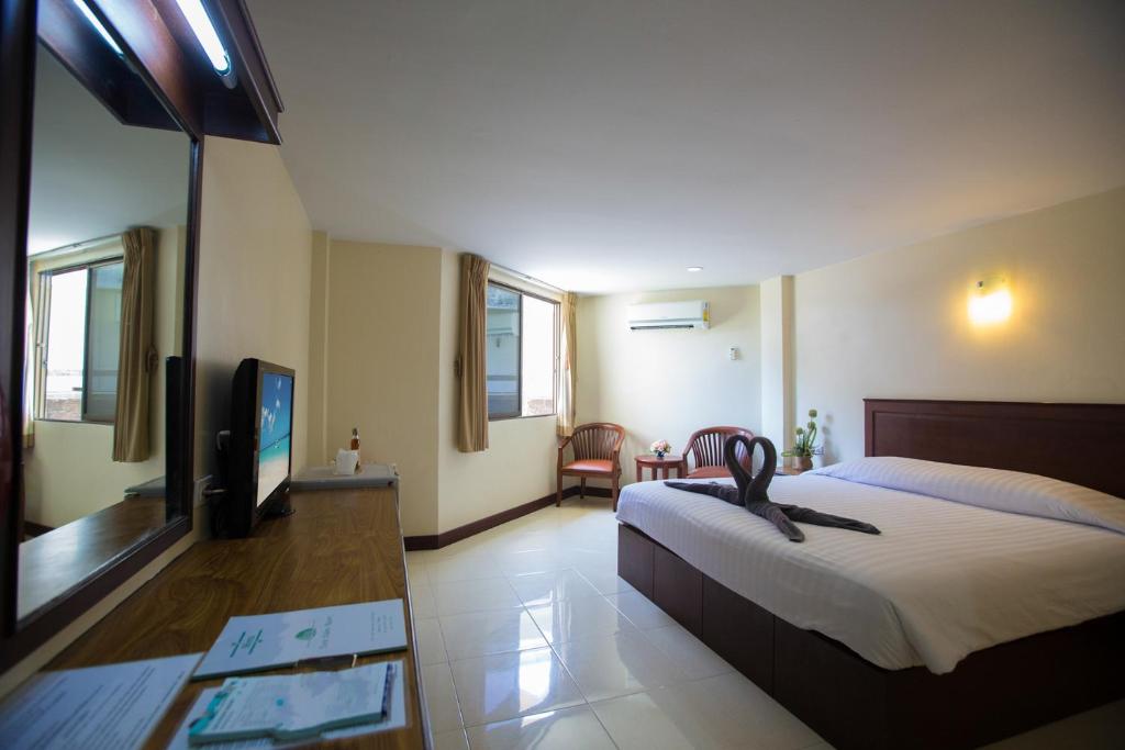 Двухместный (Улучшенный двухместный номер с 1 кроватью) отеля Twin Palms Resort, Паттайя