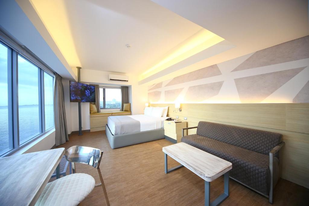 Двухместный (Люкс с видом на залив), TRYP by Wyndham Mall of Asia Manila