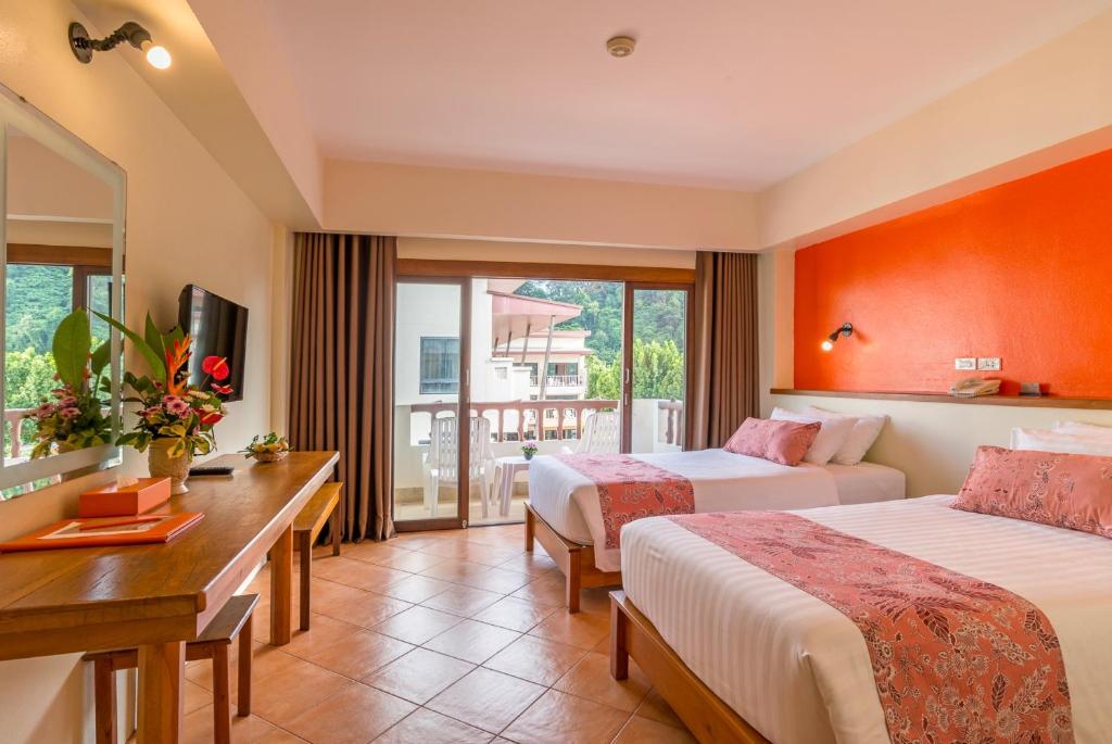 Двухместный (Улучшенный двухместный номер с 2 отдельными кроватями) отеля Srisuksant Resort, Краби