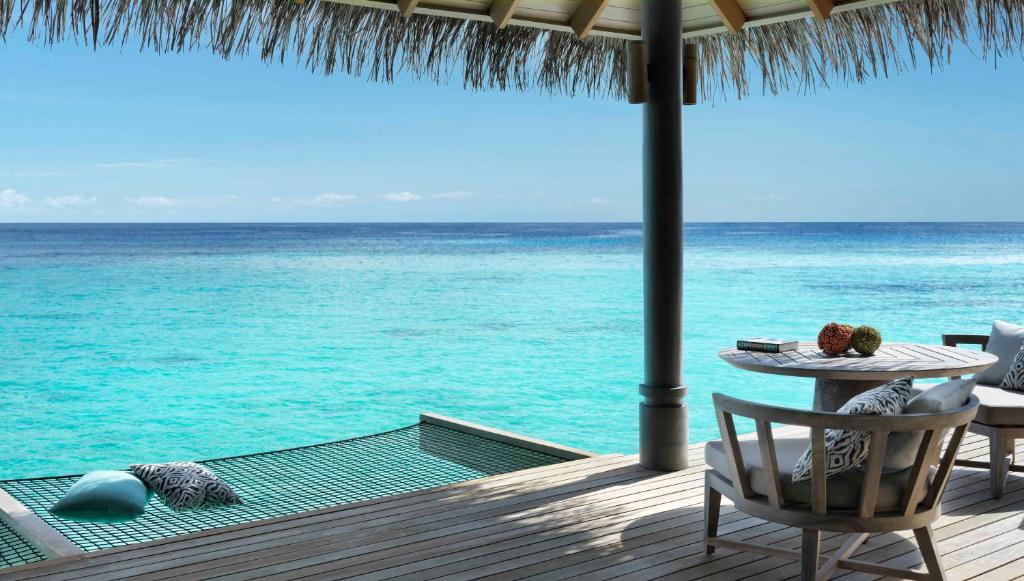 Вилла (Вилла над водой - Специальное предложение по случаю повторного открытия: Бесплатный ужин, спа-процедуры и трансфер) курортного отеля Vakkaru Maldives, Ваккару