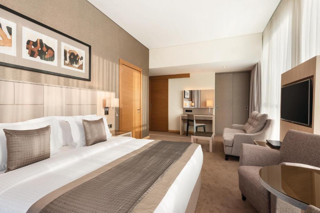Четырехместный (Семейный номер) отеля TRYP by Wyndham Abu Dhabi City Center, Абу-Даби