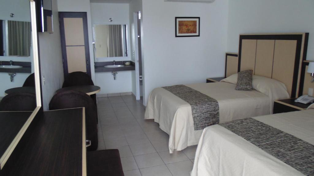 Двухместный (Двухместный номер с 2 двуспальными кроватями) отеля Hotel Gran Via, Салина-Крус
