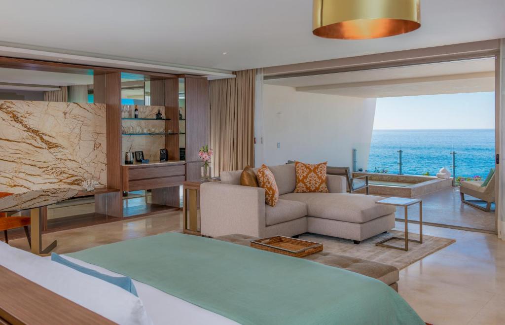 Сьюит (Люкс «Гранд Класс» рядом с океаном) курортного отеля Grand Velas Los Cabos Luxury All Inclusive, Кабо-Сан-Лукас