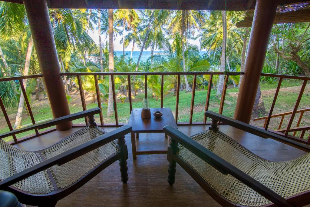 Двухместный (Улучшенный двухместный номер «Кабана» с 1 кроватью) отеля Palm Paradise Cabanas + Villas, Тангалла