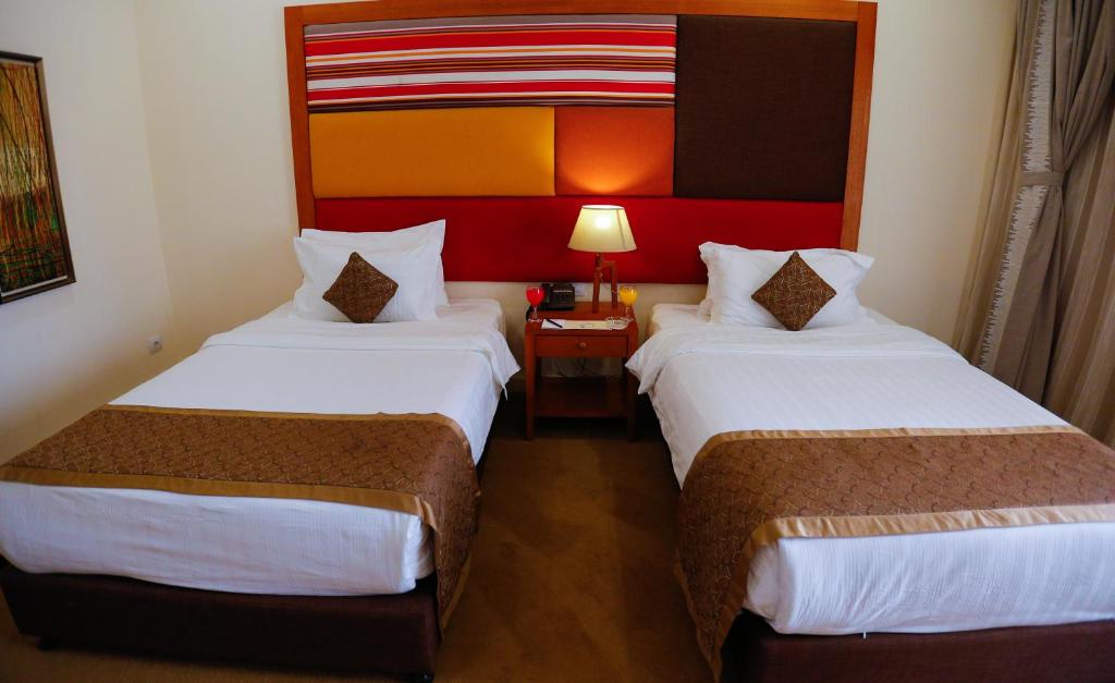 Двухместный (Стандартный двухместный номер с 2 отдельными кроватями и видом на бассейн — Только для граждан и постоянных жителей Египта) отеля Tolip Family Park Hotel, Каир