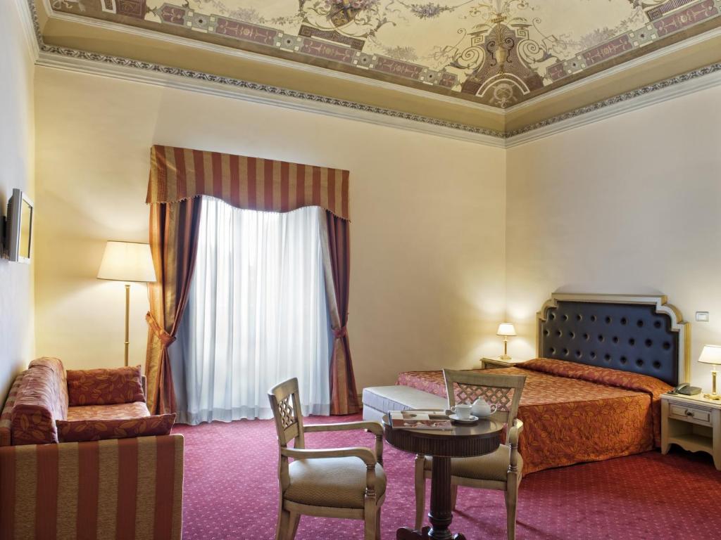 Двухместный (Улучшенный двухместный номер с 1 кроватью или 2 отдельными кроватями) отеля Manganelli Palace, Катания