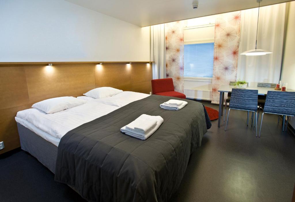 Двухместный (Стандартный двухместный номер с 2 отдельными кроватями) курортного отеля Santasport Resort, Рованиеми