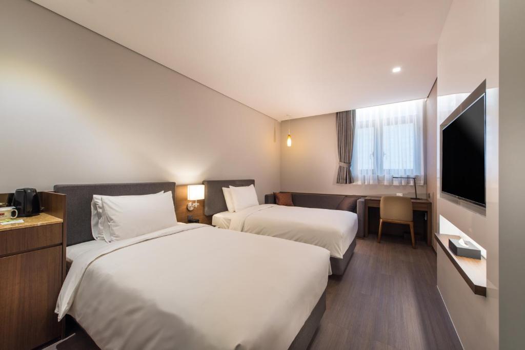 Двухместный (Предложение «Отдых дома» - Стандартный двухместный номер с 2 отдельными кроватями и поздней регистрацией отъезда в 14:00) отеля ENA Suite Hotel Namdaemun, Сеул