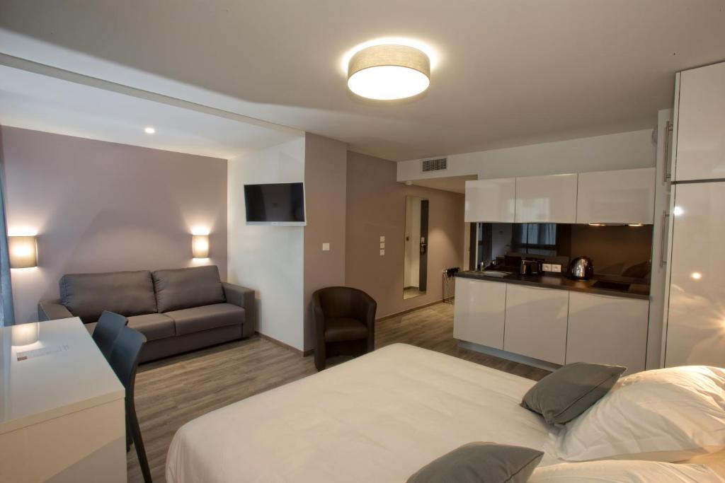 Студио (Семейный номер-студио для 1–4 человек (двуспальная кровать + диван-кровать)) апарт-отеля All Suites Appart Hôtel Pessac, Бордо