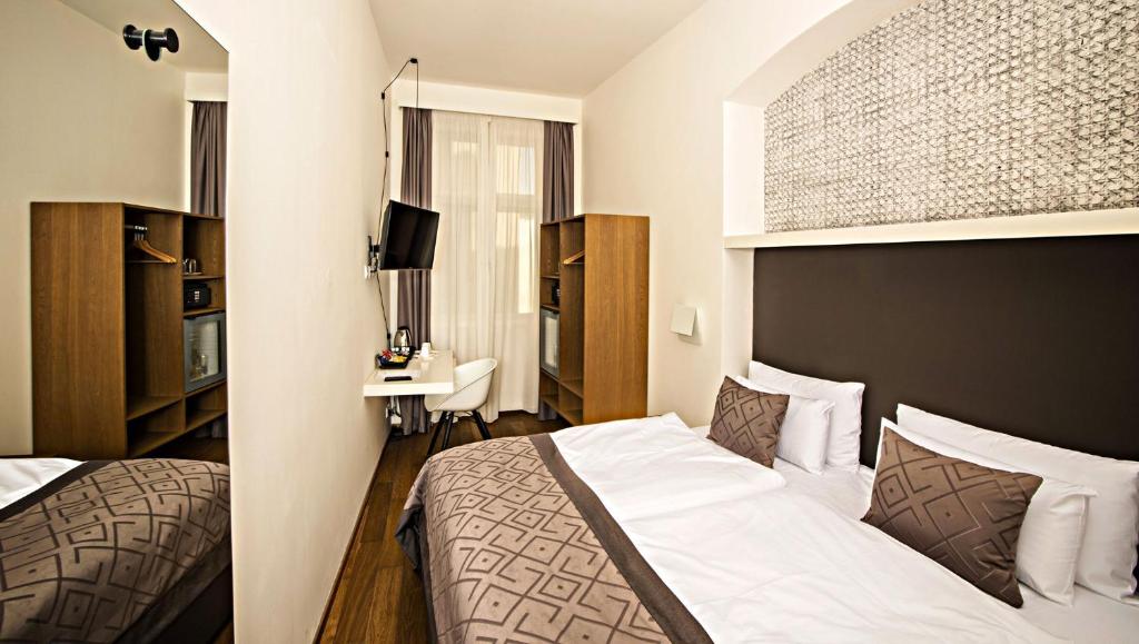 Двухместный (Небольшой двухместный номер с 1 кроватью) отеля Golden Crown, Прага