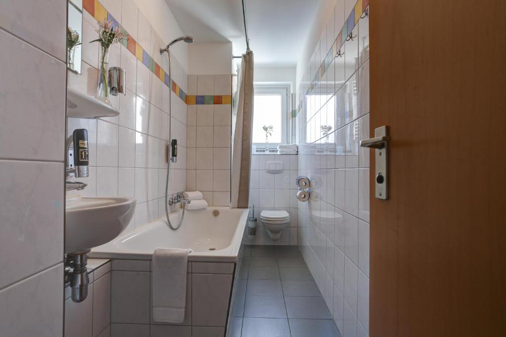 Двухместный (Стандартный двухместный номер с 1 кроватью, общей ванной комнатой и общей кухней) апарт-отеля Boardinghouse Mundsburg, Гамбург